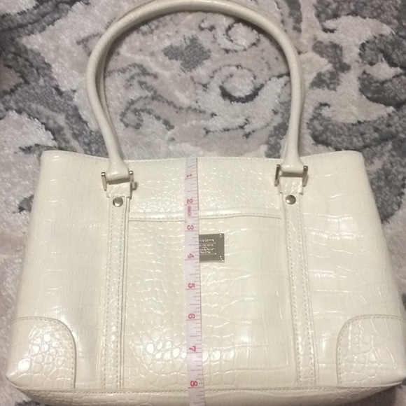 Liz Claiborne Handbag - Picture 7 of 8